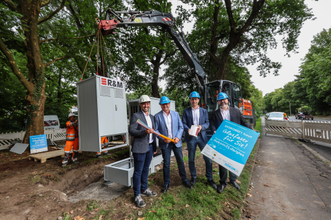 (v.l.) Viktor Bogdan, Reichle & De-Massari GmbH; Thomas Schnürer, DOKOM21; Markus Isenburg, DOKOM21; Björn Meder, Wirtschaftsförderung Dortmund