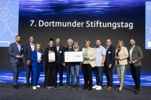 Die Preisträger 2025: Stiftung Soziale Stadt und die wellfair:foundation nahmen die Auszeichnungen der Wirtschaftsförderung Dortmund als Organisatorin entgegen. Die Preisträger 2025: Stiftung Soziale Stadt und die wellfair:foundation nahmen die Auszeichnungen der Wirtschaftsförderung Dortmund als Organisatorin entgegen.
